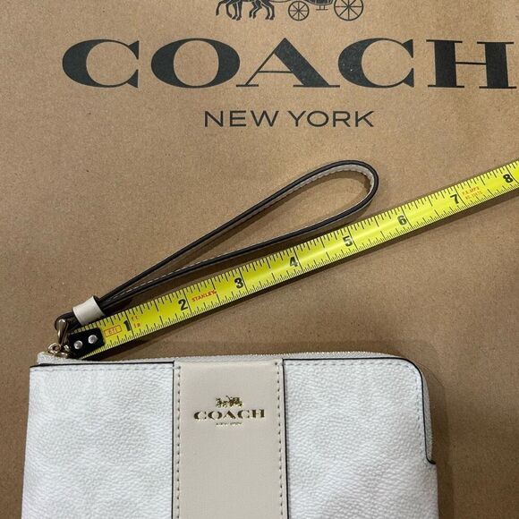 NWT COACH leather corner zip wristlet signature canvas wallet - Picture 11 of 11